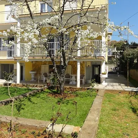 Croatia Borik Paar Garden View Number 1 *